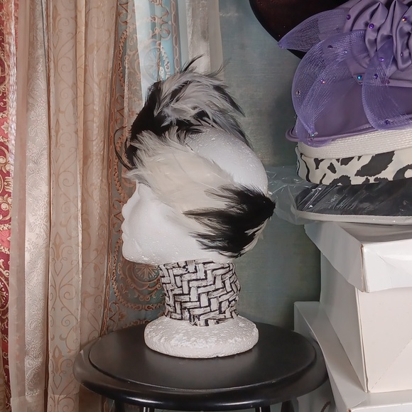 AS•HRO Black and White Feather Ring Hat - Picture 5 of 7